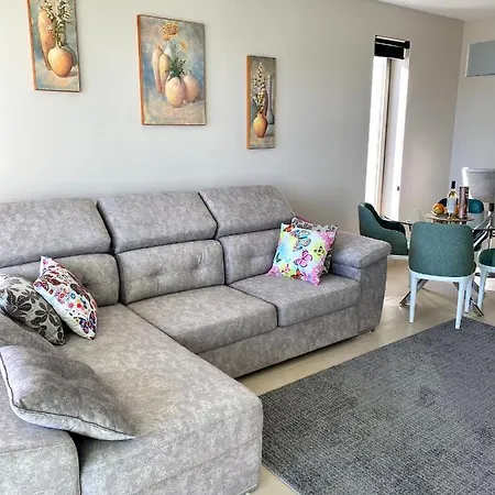 New Stunning Ocean Aprt In 